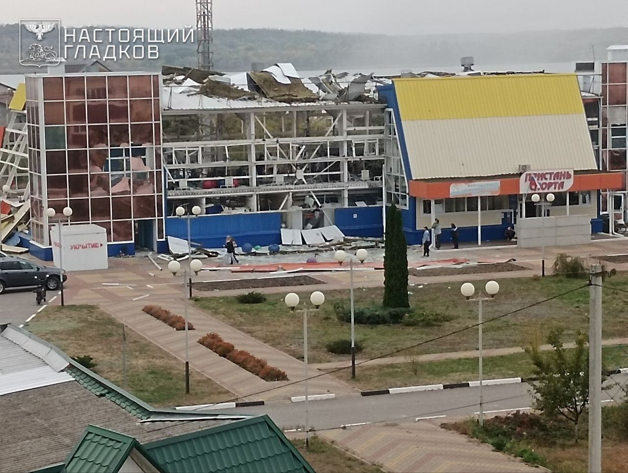 Последствия удара по спортивному комплексу в поселке Маслова Пристань в Белгородской области