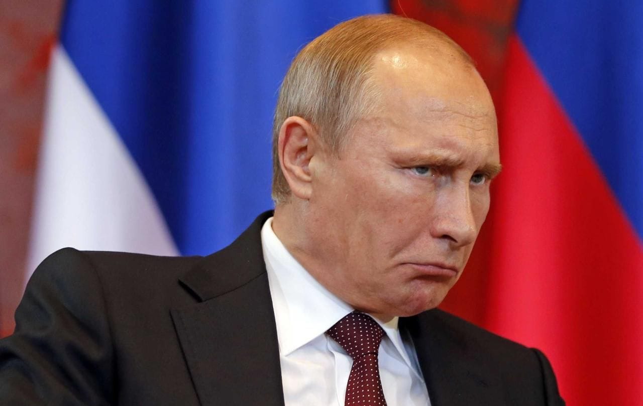 В США подготовили пакет санкций против Путина, ряда российских военных и чиновников. Он также затронет банки и систему SWIFT
