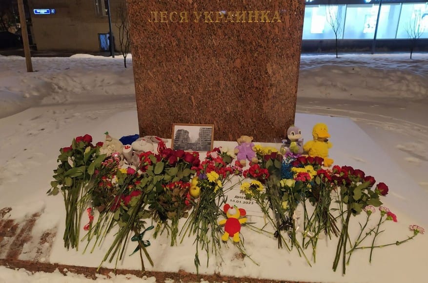 Один из доносчиков, вызвавших полицию из-за цветов у памятника Лесе Украинке, оказался уроженцем Днепра