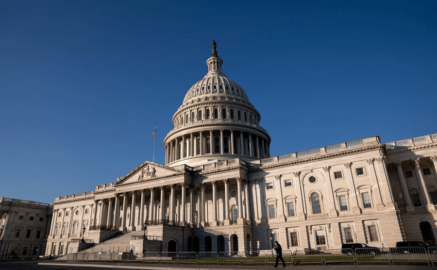 Сенат США принял резолюцию, запрещающую Трампу вводить пошлины на товары из Канады. За нее проголосовали 4 республиканца 