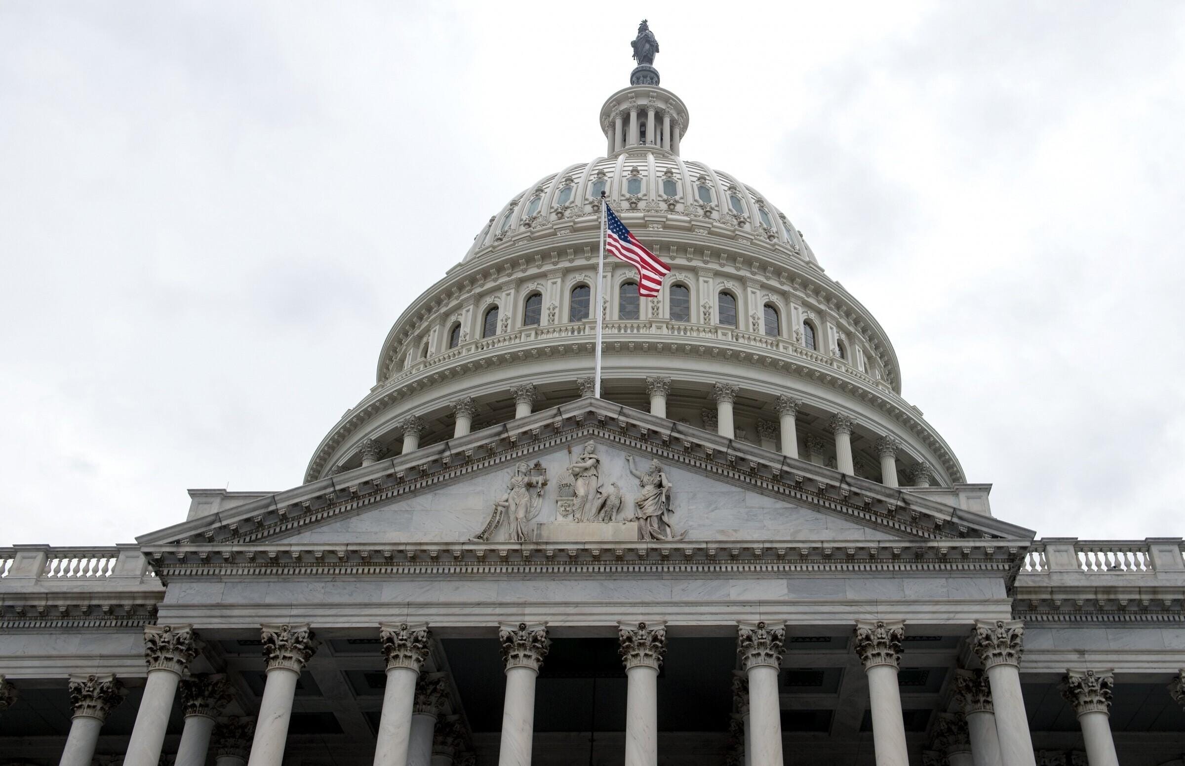 Законопроект Трампа, сокращающий соцподдержку и налоги, провалился в комитете Конгресса. Против него проголосовали несколько республиканцев
